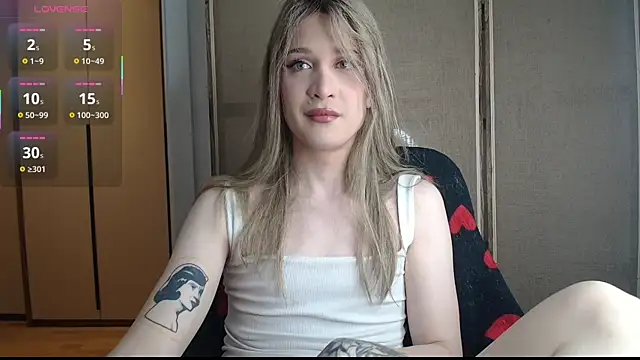 Snapshot of Crystal_Valentine chatting on 06.16.26 Crystal Valentine online show from 06.16.26