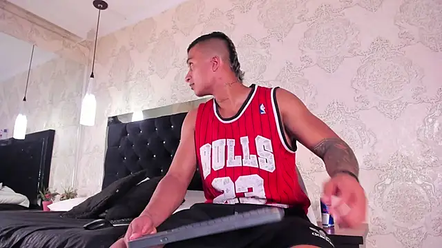 Snapshot of ThiagoBlaze chatting on 09.30.25 ThiagoBlaze online show from 09.30.25