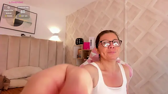 Clhoe Johnson online show from 02.17.26