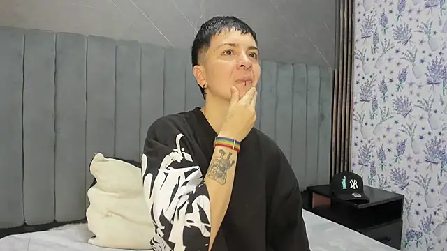  Hannah Hot online show from 11.30.25