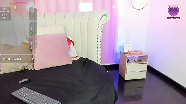 Mia Elan online show from 10.07.25