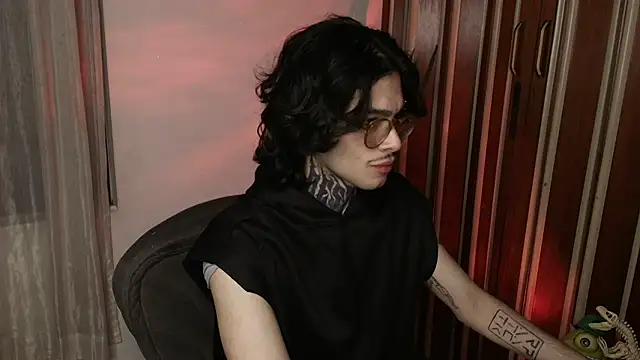 Snapshot of Mihail_leroy chatting on 07.10.26 Mihail leroy online show from 07.10.26