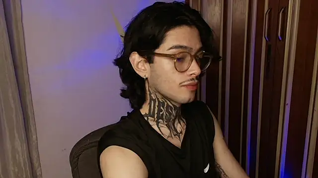 Snapshot of Mihail_leroy chatting on 07.15.26 Mihail leroy online show from 07.15.26