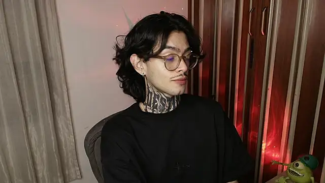 Snapshot of Mihail_leroy chatting on 07.17.26 Mihail leroy online show from 07.17.26