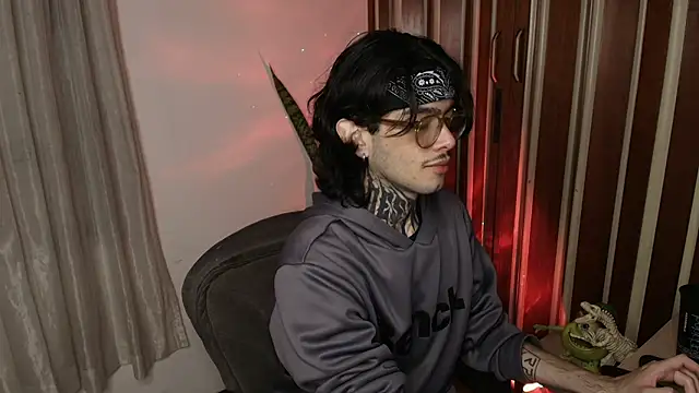 Snapshot of Mihail_leroy chatting on 07.30.26 Mihail leroy online show from 07.30.26