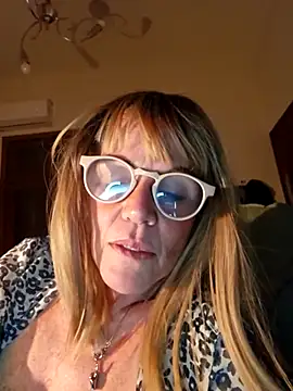 Polly23 online show from 10.21.25