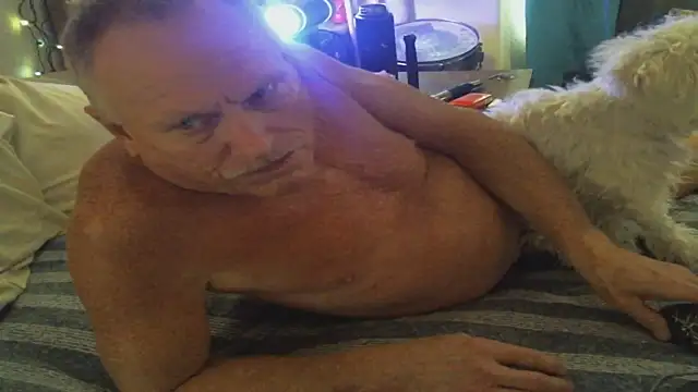 Snapshot of Pussyeat2please chatting on 09.22.25 Pussyeat2please online show from 09.22.25