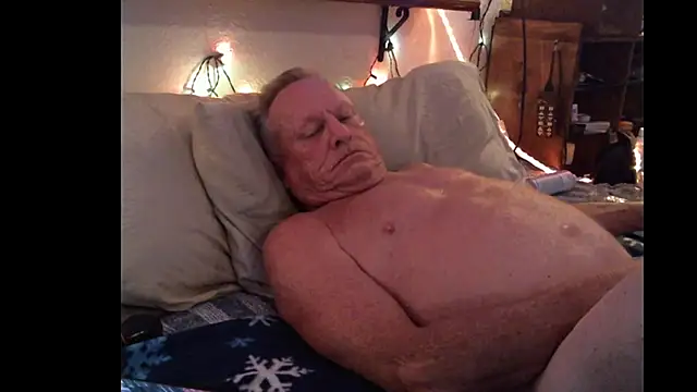 Snapshot of Pussyeat2please chatting on 10.23.25 Pussyeat2please online show from 10.23.25