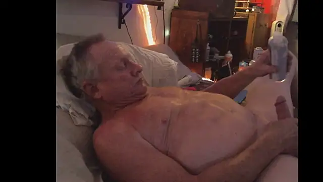 Snapshot of Pussyeat2please chatting on 11.02.25 Pussyeat2please online show from 11.02.25