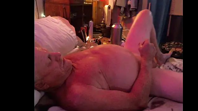 Pussyeat2please online show from 11.21.25