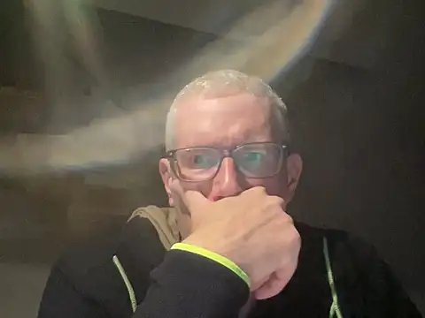 Snapshot of choupipat1 chatting on 09.27.25 choupipat1 online show from 09.27.25