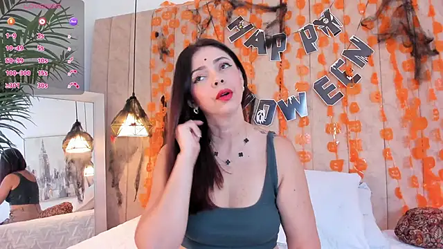 Snapshot of Anantaa_ chatting on 10.19.25 Anantaa  online show from 10.19.25