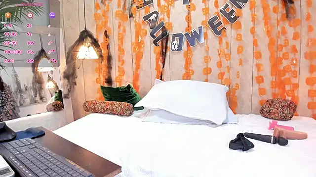 Snapshot of Anantaa_ chatting on 10.20.25 Anantaa  online show from 10.20.25