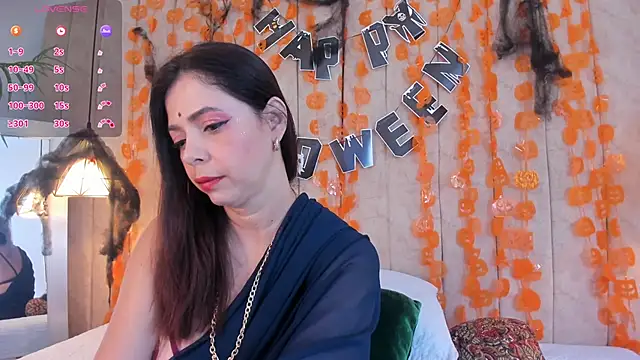 Snapshot of Anantaa_ chatting on 10.23.25 Anantaa  online show from 10.23.25