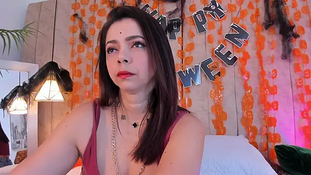 Snapshot of Anantaa_ chatting on 10.25.25 Anantaa  online show from 10.25.25