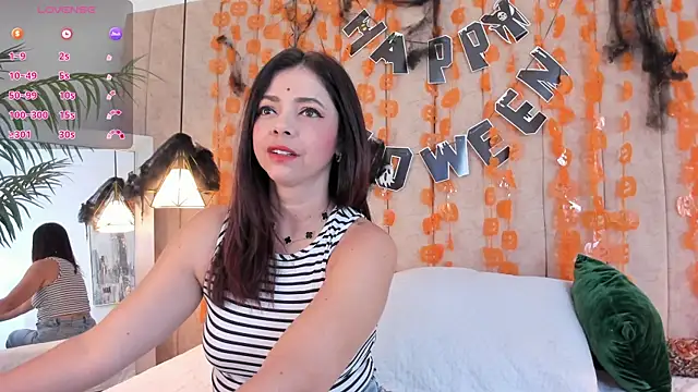 Snapshot of Anantaa_ chatting on 10.27.25 Anantaa  online show from 10.27.25