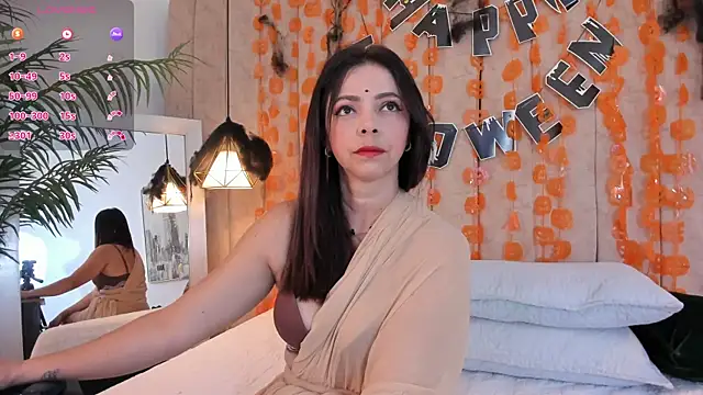 Snapshot of Anantaa_ chatting on 10.28.25 Anantaa  online show from 10.28.25