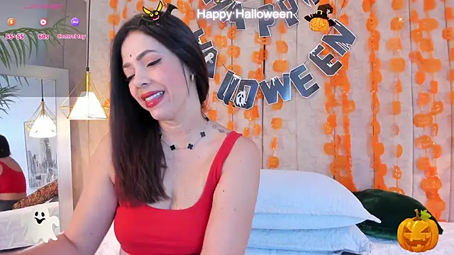 Snapshot of Anantaa_ chatting on 10.30.25 Anantaa  online show from 10.30.25