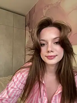 Snapshot of Rosie_Holmes_ chatting on 10.04.25 Rosie Holmes  online show from 10.04.25