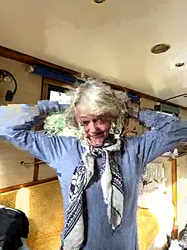 Snapshot of ladyboatlady chatting on 09.11.25 ladyboatlady online show from 09.11.25