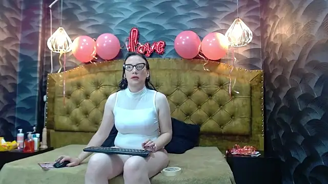 AvaNahomix online show from 09.10.25