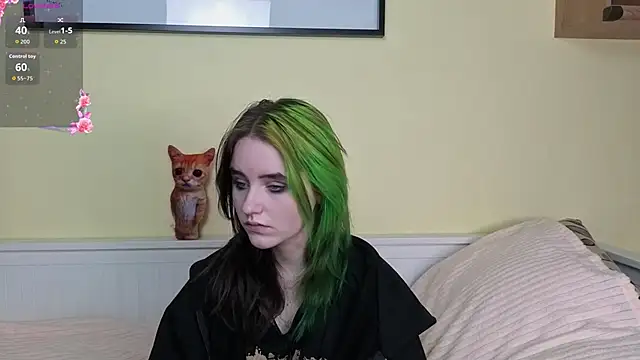 Snapshot of PortiaHedge chatting on 09.29.25 PortiaHedge online show from 09.29.25