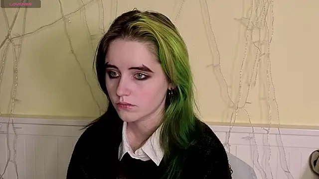 Snapshot of PortiaHedge chatting on 10.07.25 PortiaHedge online show from 10.07.25