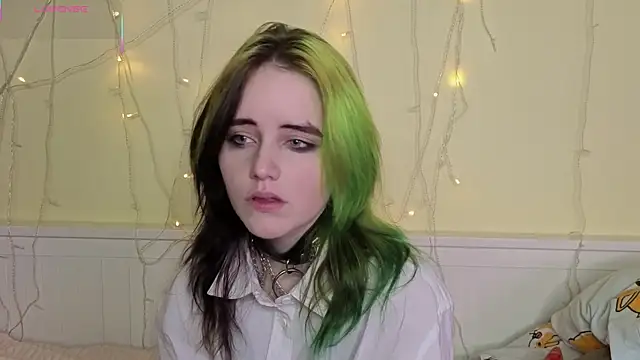 Snapshot of PortiaHedge chatting on 10.08.25 PortiaHedge online show from 10.08.25