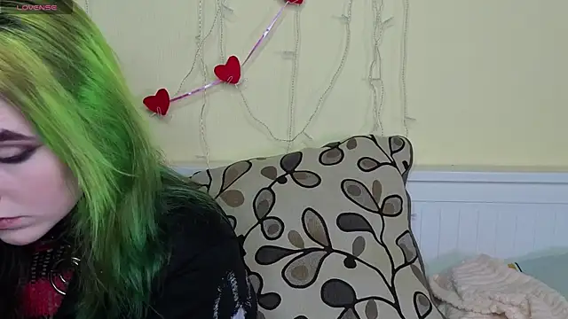 Snapshot of PortiaHedge chatting on 10.15.25 PortiaHedge online show from 10.15.25