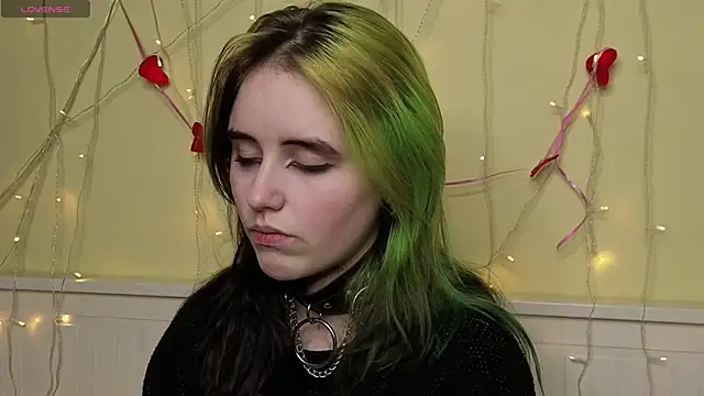 Snapshot of PortiaHedge chatting on 10.18.25 PortiaHedge online show from 10.18.25