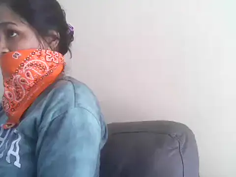 Snapshot of cute_indianxo chatting on 10.11.25 cute indianxo online show from 10.11.25