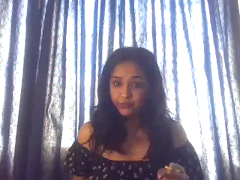 Snapshot of cute_indianxo chatting on 10.25.25 cute indianxo online show from 10.25.25