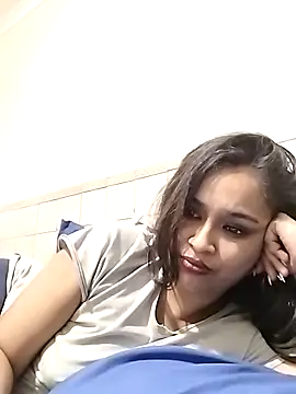 Snapshot of cute_indianxo chatting on 10.27.25 cute indianxo online show from 10.27.25