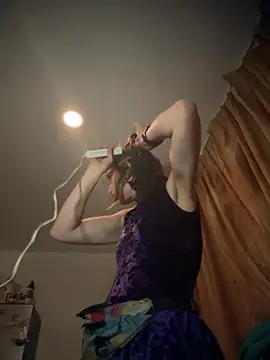 Snapshot of MrsSizzle chatting on 10.18.25 MrsSizzle online show from 10.18.25