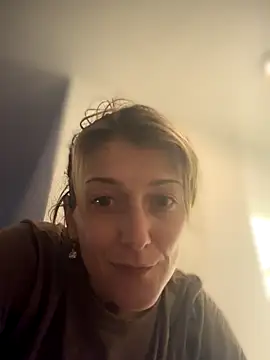 Snapshot of MrsSizzle chatting on 10.28.25 MrsSizzle online show from 10.28.25