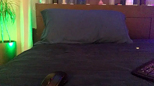 Snapshot of hgngoverlook chatting on 11.19.25 hgngoverlook online show from 11.19.25