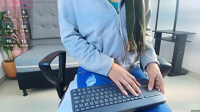 saray reese online show from 10.22.25