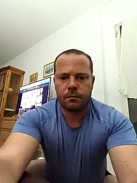 Snapshot of Parejabdsm90 chatting on 10.18.25 Parejabdsm90 online show from 10.18.25