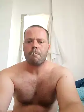 Snapshot of Parejabdsm90 chatting on 10.18.25 Parejabdsm90 online show from 10.18.25