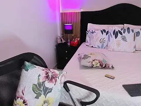 Pauline Fox online show from 04.12.26