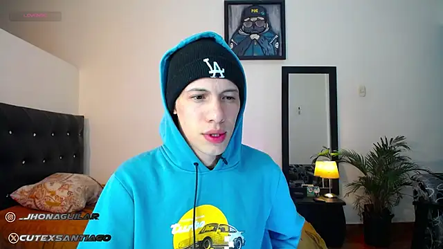 Snapshot of santiago_cutex chatting on 09.18.25 santiago cutex online show from 09.18.25