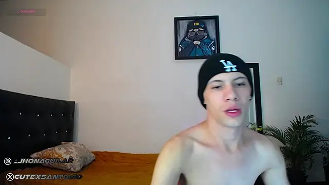 Snapshot of santiago_cutex chatting on 09.19.25 santiago cutex online show from 09.19.25