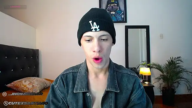 Snapshot of santiago_cutex chatting on 09.22.25 santiago cutex online show from 09.22.25