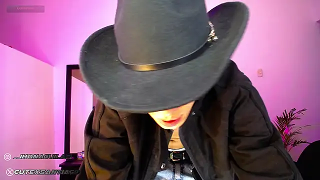 Snapshot of santiago_cutex chatting on 10.14.25 santiago cutex online show from 10.14.25