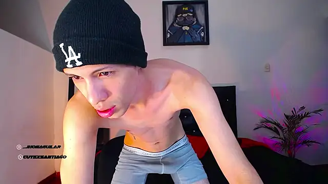 Snapshot of santiago_cutex chatting on 10.22.25 santiago cutex online show from 10.22.25