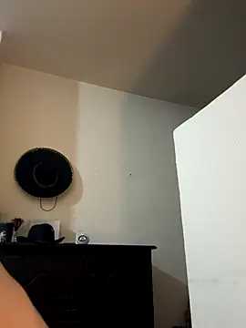 Snapshot of santiago_cutex chatting on 10.24.25 santiago cutex online show from 10.24.25