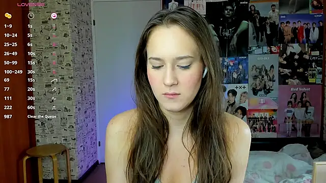 Snapshot of LucyRose3 chatting on 09.26.25 LucyRose3 online show from 09.26.25