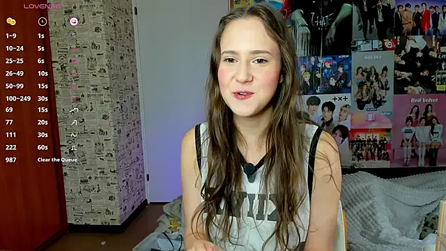 Snapshot of LucyRose3 chatting on 09.28.25 LucyRose3 online show from 09.28.25