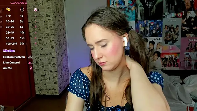 Snapshot of LucyRose3 chatting on 09.29.25 LucyRose3 online show from 09.29.25