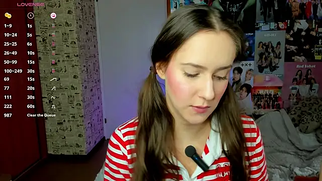 Snapshot of LucyRose3 chatting on 10.01.25 LucyRose3 online show from 10.01.25